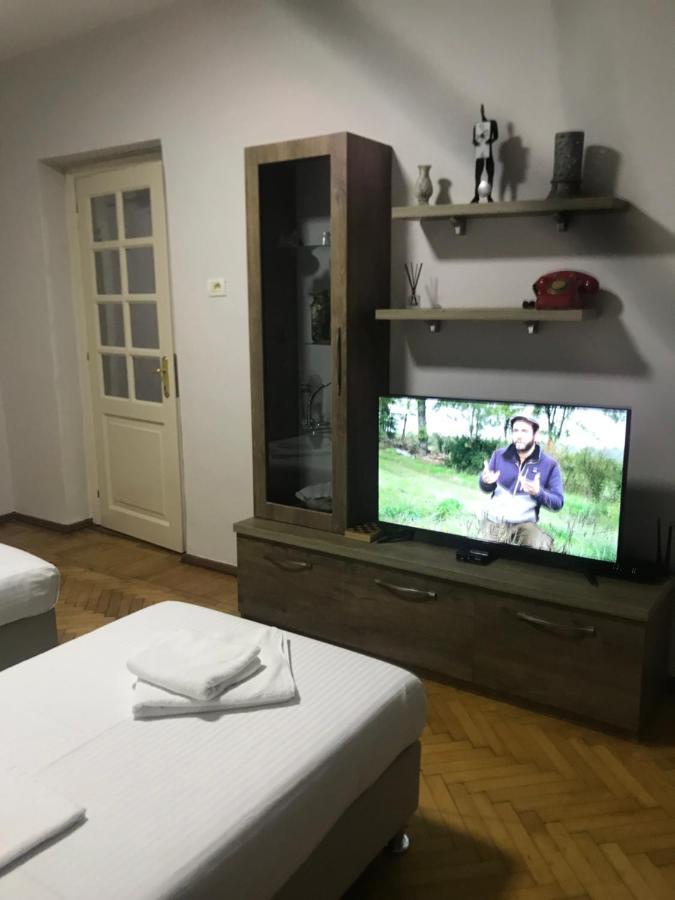 Proper House Iva Daire Tiran Dış mekan fotoğraf